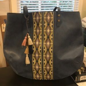 Cute summer tote with dot detail and tassels